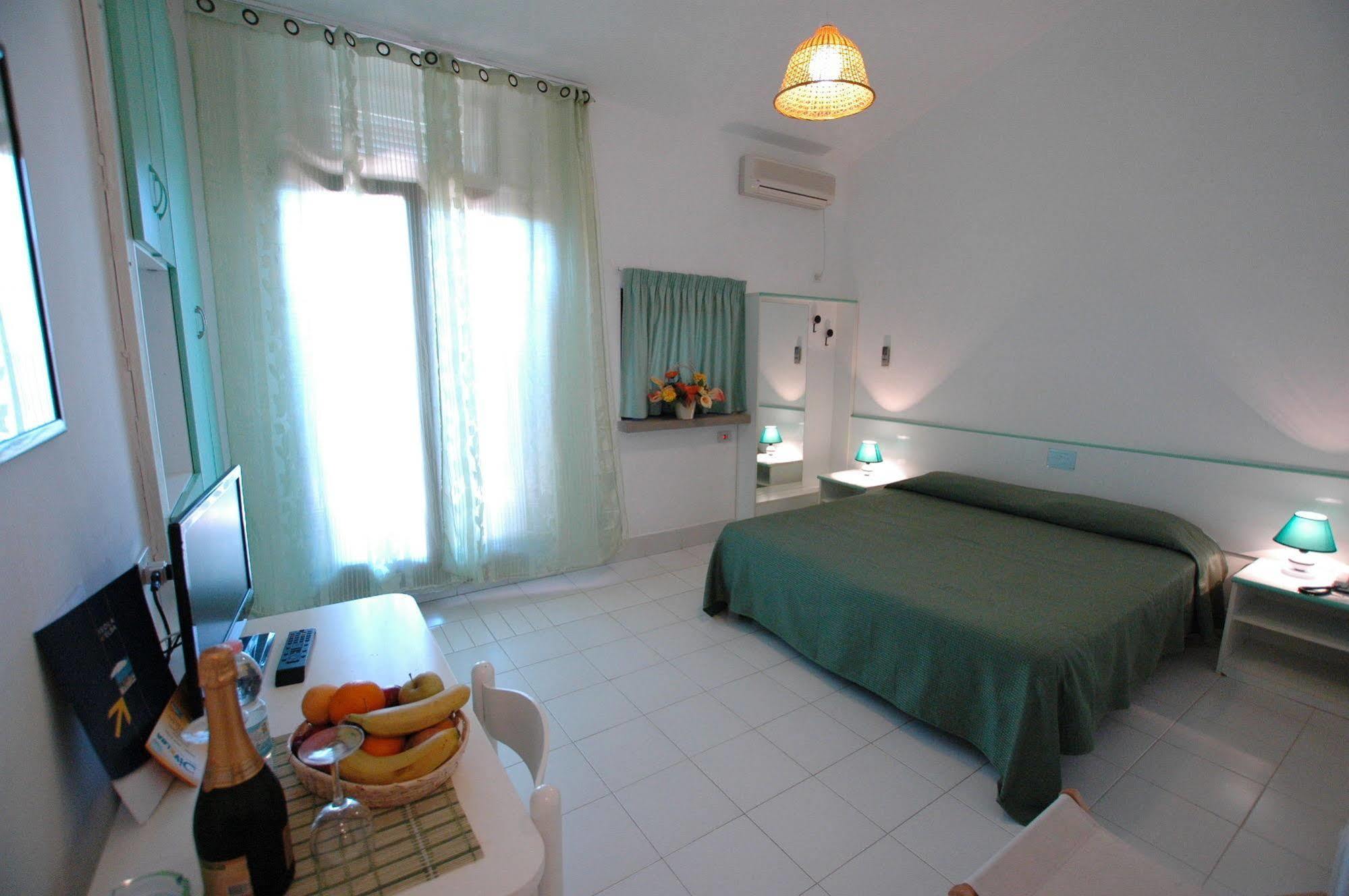 Hotel Capo Di Stella กาโปลิเวรี ภายนอก รูปภาพ